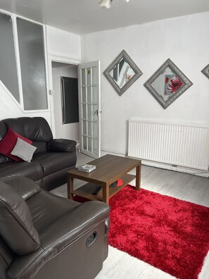 House, 2 Queen Beds | Living area - Medway House Chatham (Chatham)