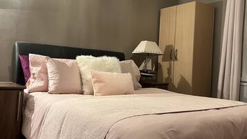 House, 2 Queen Beds