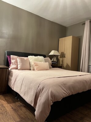 House, 2 Queen Beds