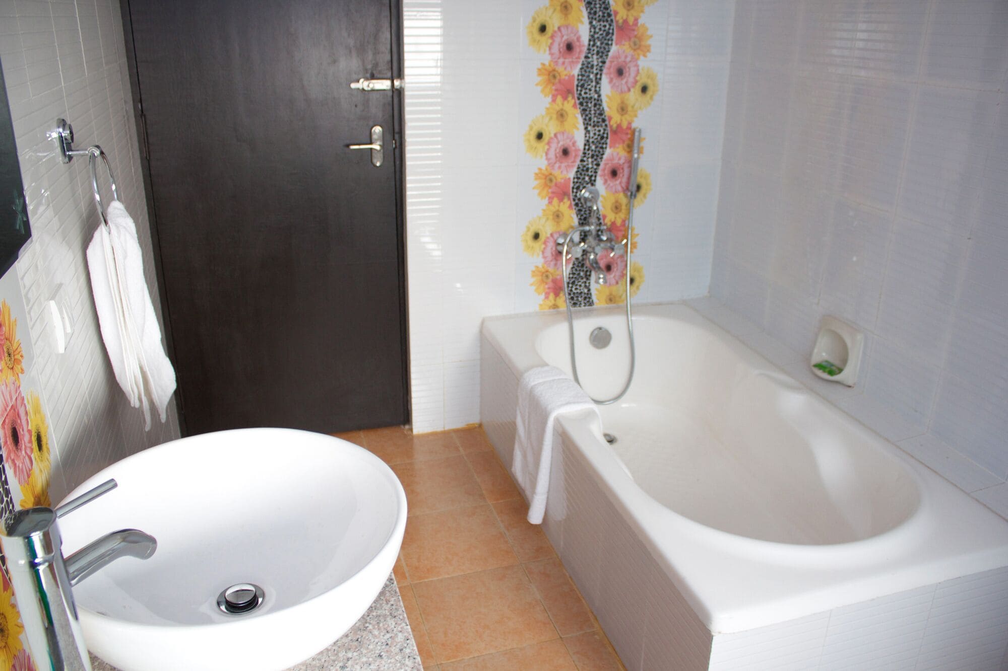 Deluxe Double Room | Bathroom | Slippers