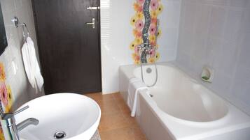 Deluxe Double Room | Bathroom | Slippers