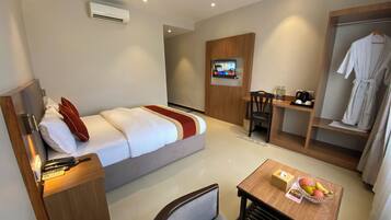 Deluxe Double Room | Iron/ironing board, free WiFi