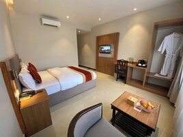 Deluxe Double Room | Iron/ironing board, free WiFi, bed sheets