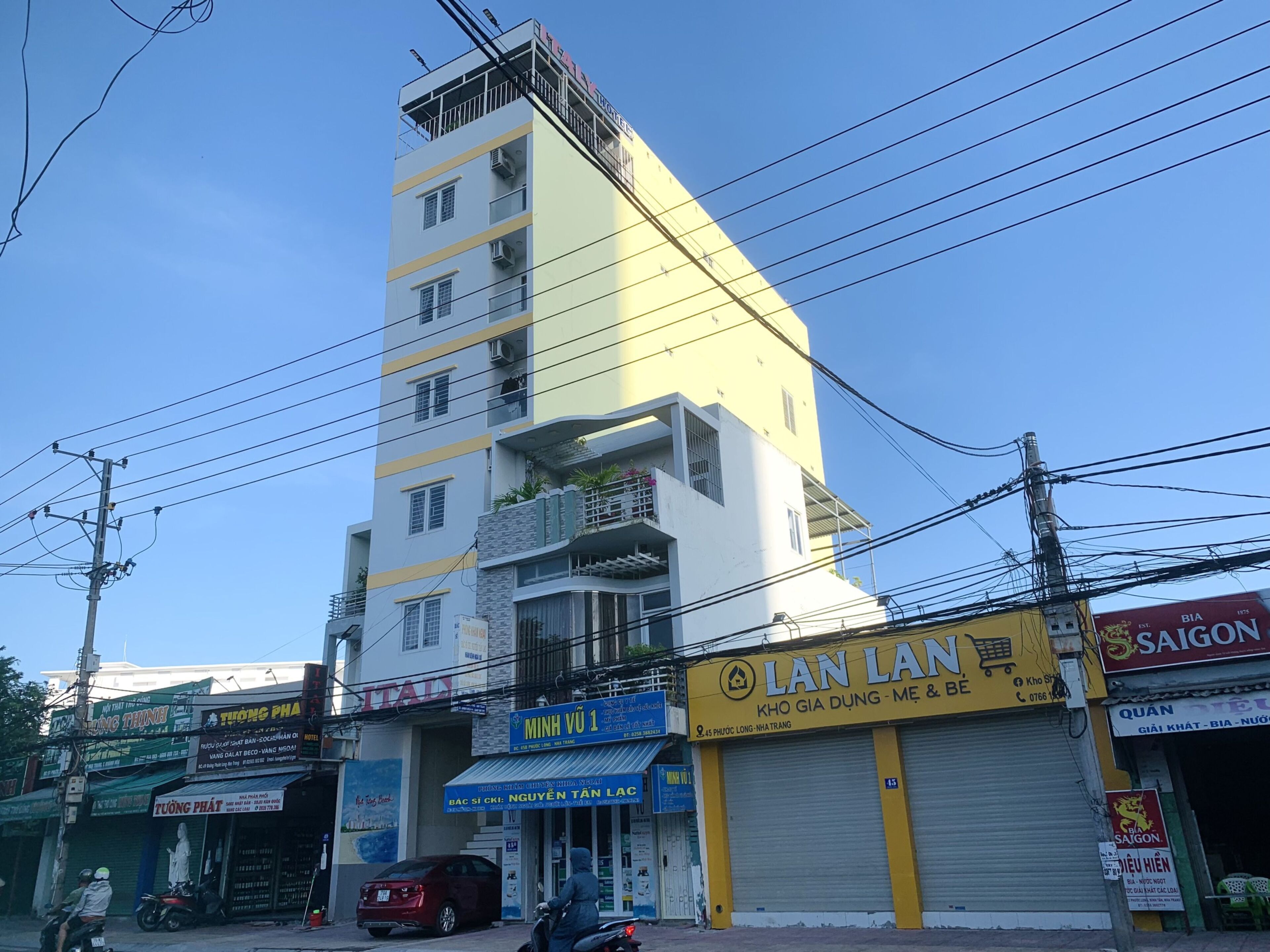 Fachada de la propiedad