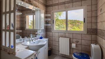 Bathtub, hair dryer, towels