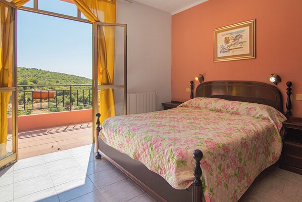 2 bedrooms, bed sheets