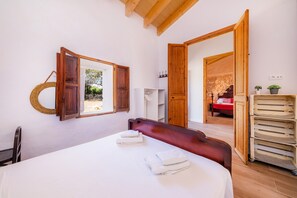 2 habitaciones, tabla de planchar con plancha y wifi gratis 