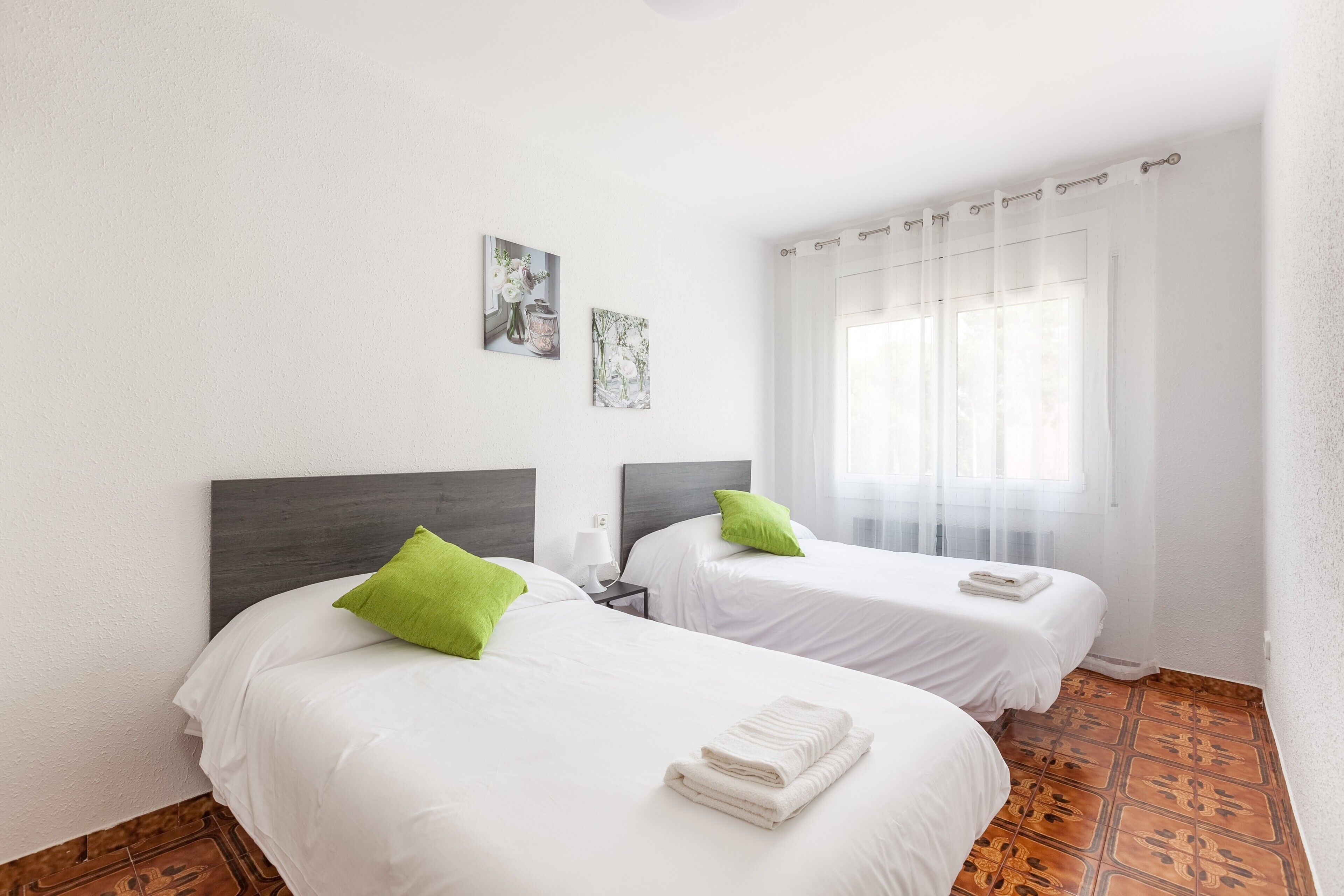 3 bedrooms, iron/ironing board, free WiFi, bed sheets