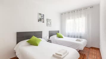 3 bedrooms, iron/ironing board, free WiFi, bed sheets