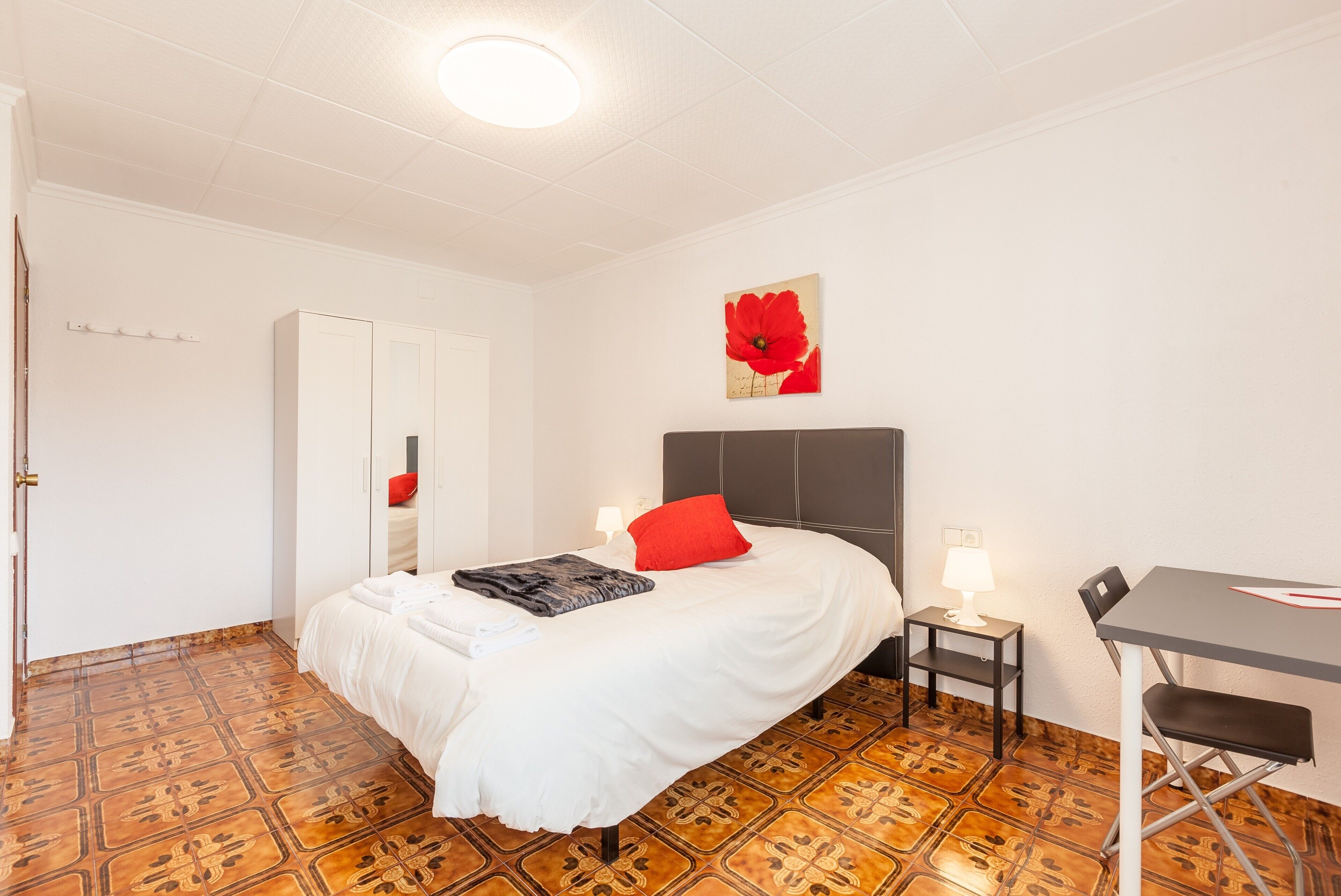 3 chambres, fer et planche à repasser, Wi-Fi gratuit, draps fournis