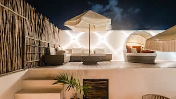 ๋๋ญ์ค ํํธํ์ฐ์ค | ํ
๋ผ์ค/ํํฐ์ค