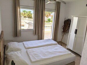 3 bedrooms, iron/ironing board, WiFi, bed sheets - Villa 'Casa Luzia' with Sea and Mountain View & Shared Pool (Miami Playa)