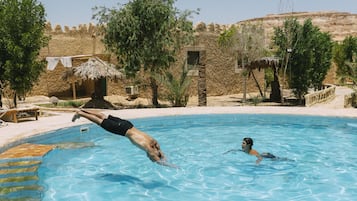 2 piscinas externas