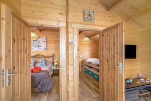 2 slaapkamers, een strijkplank/strijkijzer, gratis wifi, beddengoed