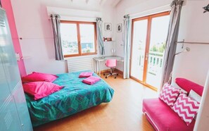 5 chambres, fer et planche à repasser, lit parapluie, Wi-Fi