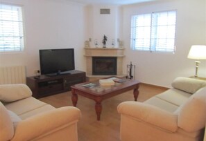 TV, fireplace, table tennis - Holiday Home 'Villa in Cullera Valencia' with Mountain View, Pool & Wi-Fi (Cullera)