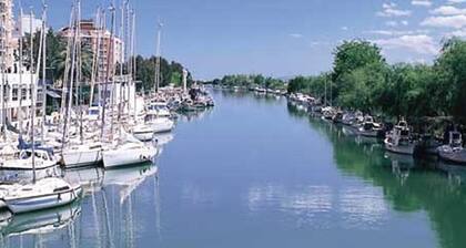 Holiday Home 'Villa in Cullera Valencia' with Mountain View, Pool & Wi-Fi