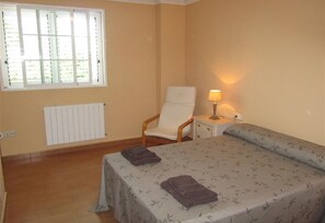 3 bedrooms, iron/ironing board, free WiFi, bed sheets