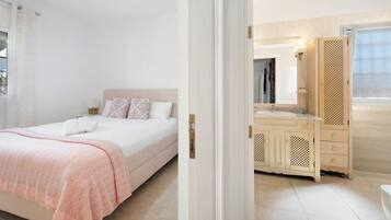 3 dormitorios, tabla de planchar con plancha, wifi gratis y ropa de cama