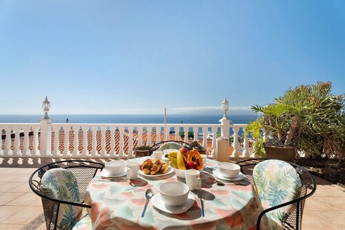 Vacation Home 'House Carla Pool Private' with Sea View, Heated Pool & Wi-Fi