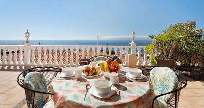 Vacation Home 'House Carla Pool Private' with Sea View, Heated Pool & Wi-Fi