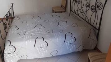 1 bedroom, bed sheets
