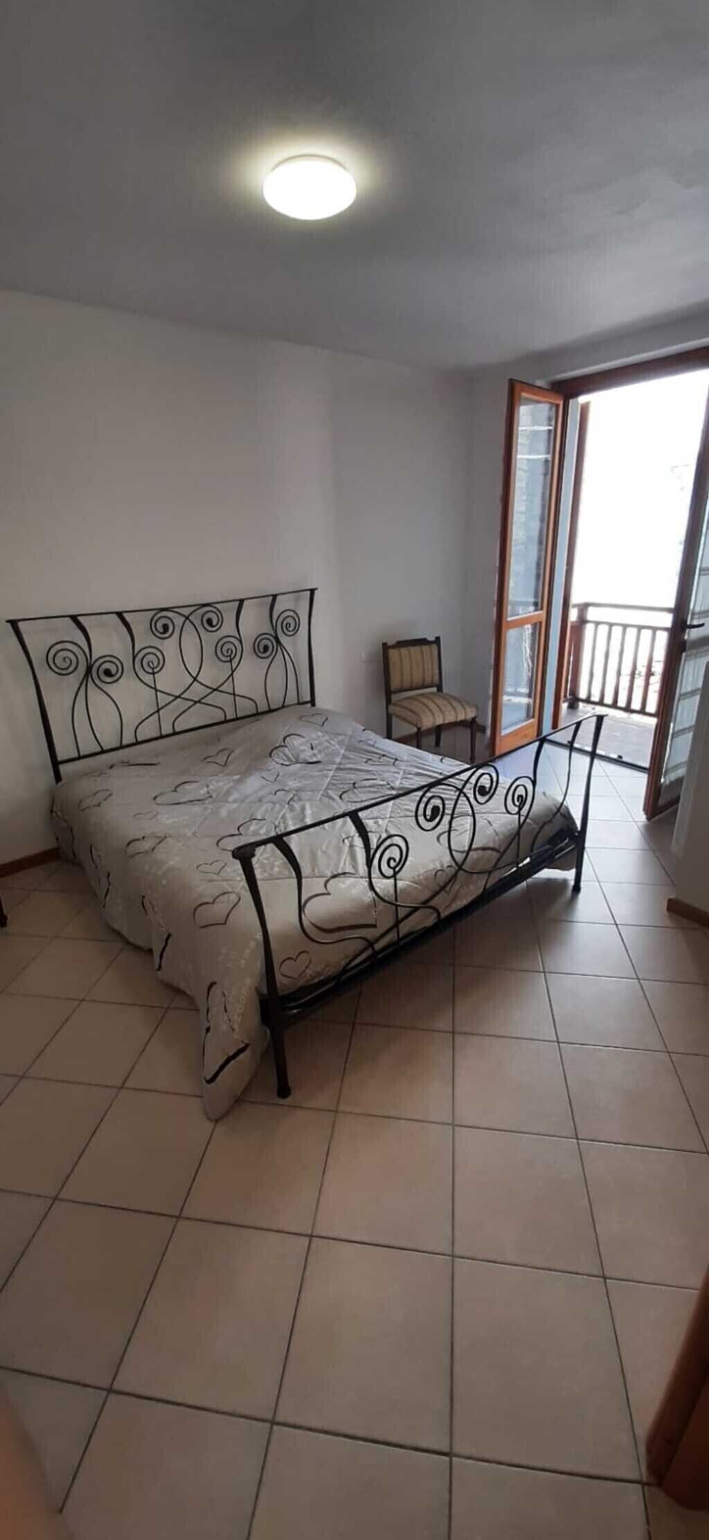 1 bedroom, bed sheets