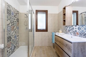 Bathtub, hair dryer, towels