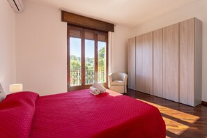 5 habitaciones, tabla de planchar con plancha y wifi gratis 