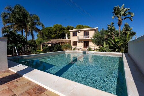 Villa Stella with Sea View, Garden & Wi-Fi
