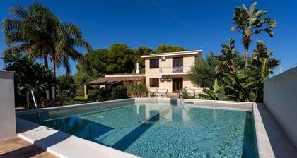 Villa Stella with Sea View, Garden & Wi-Fi