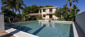 Villa Stella with Sea View, Garden & Wi-Fi