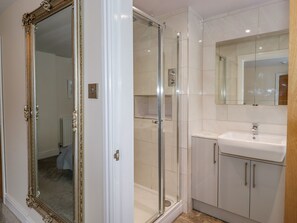 Cottage | Bathroom | Shower