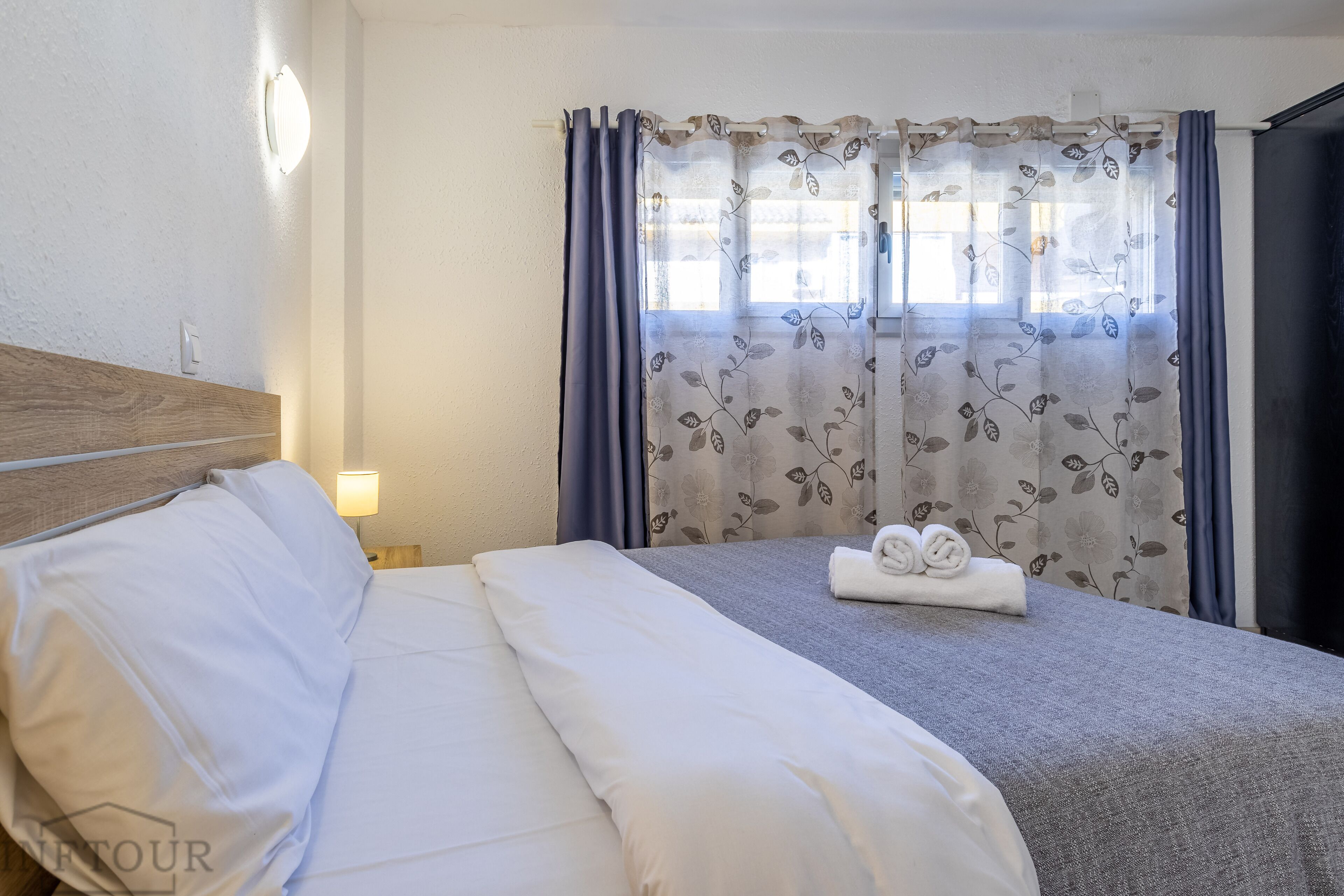 1 slaapkamer, een strijkplank/strijkijzer, gratis wifi, beddengoed