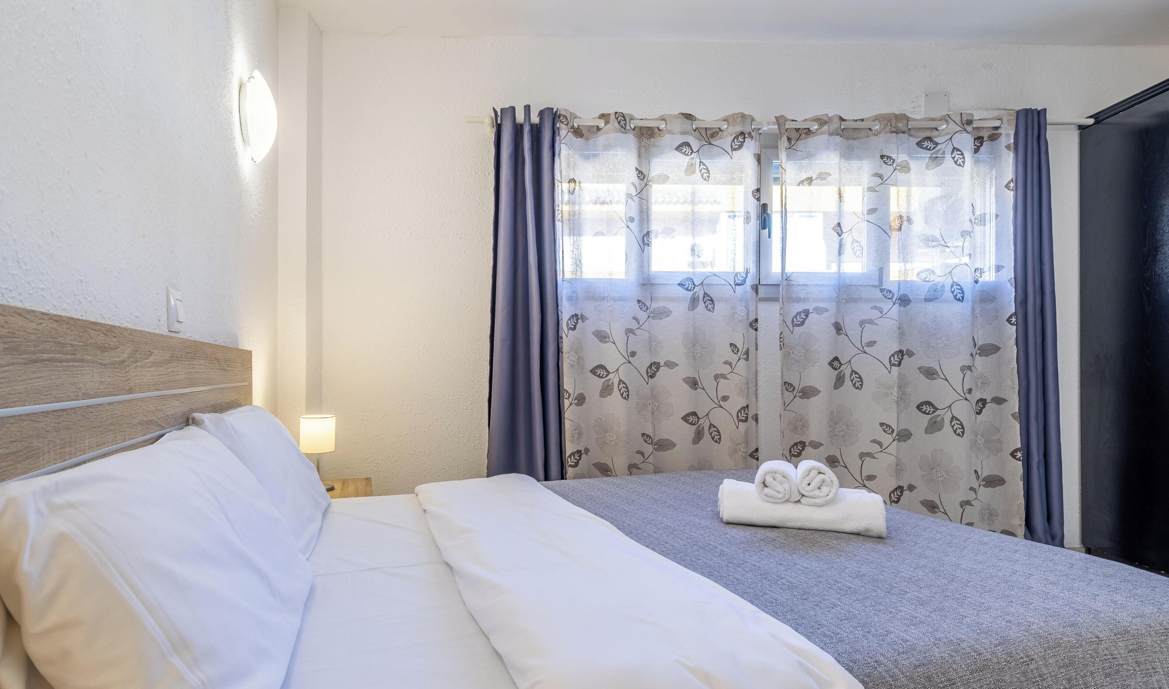 1 slaapkamer, een strijkplank/strijkijzer, gratis wifi, beddengoed