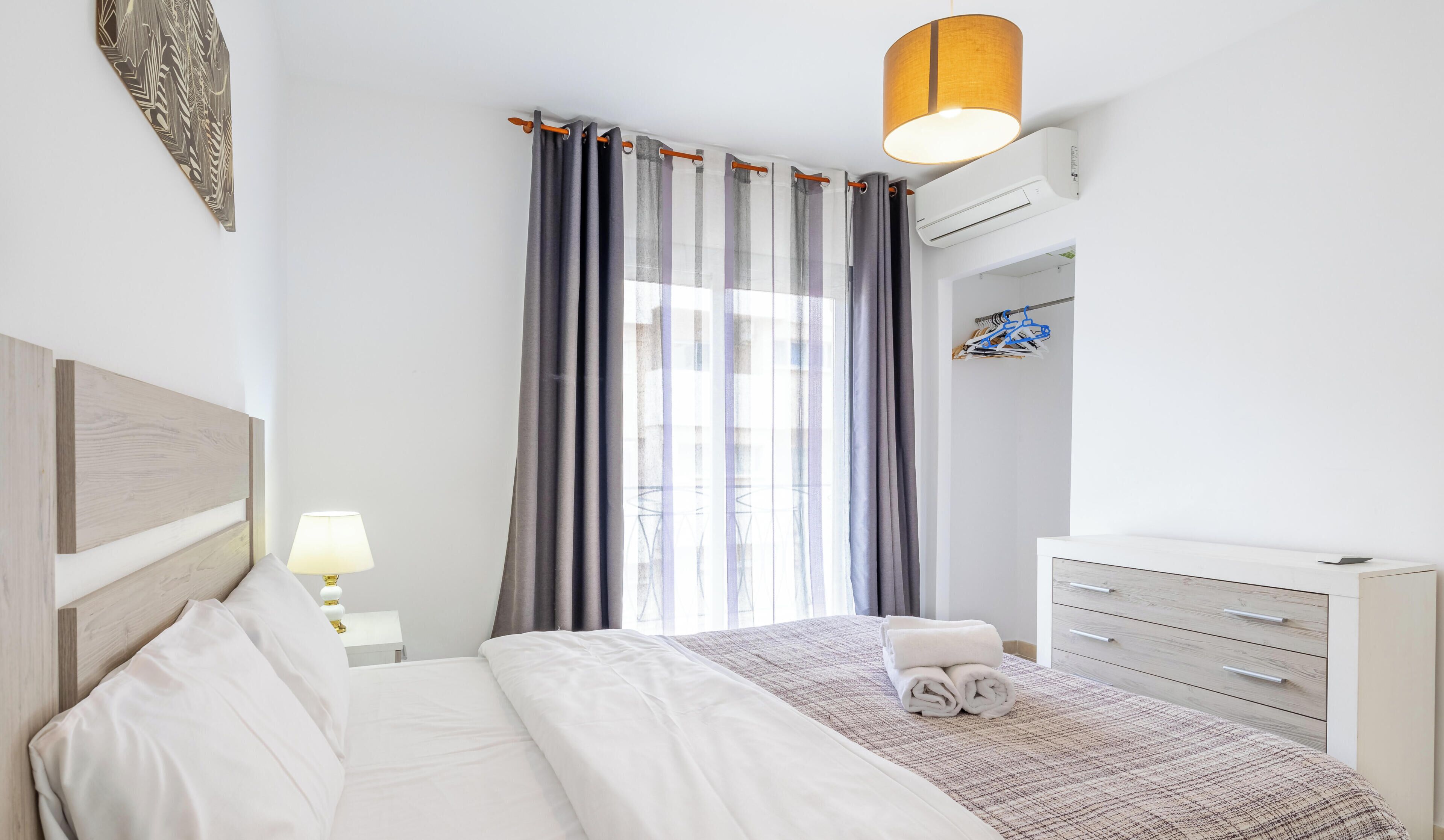 1 chambre, fer et planche à repasser, Wi-Fi gratuit, draps fournis