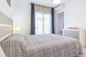 1 slaapkamer, een strijkplank/strijkijzer, gratis wifi, beddengoed