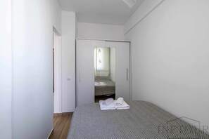 1 slaapkamer, een strijkplank/strijkijzer, gratis wifi, beddengoed