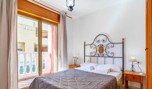 2 makuuhuonetta, silitysrauta/-lauta, ilmainen Wi-Fi, vuodevaatteet