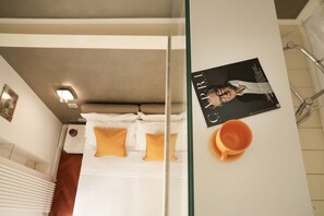 2 bedrooms, free WiFi, bed sheets - Elegant Apartment at Chiaia by Wonderful Italy (Napoli)