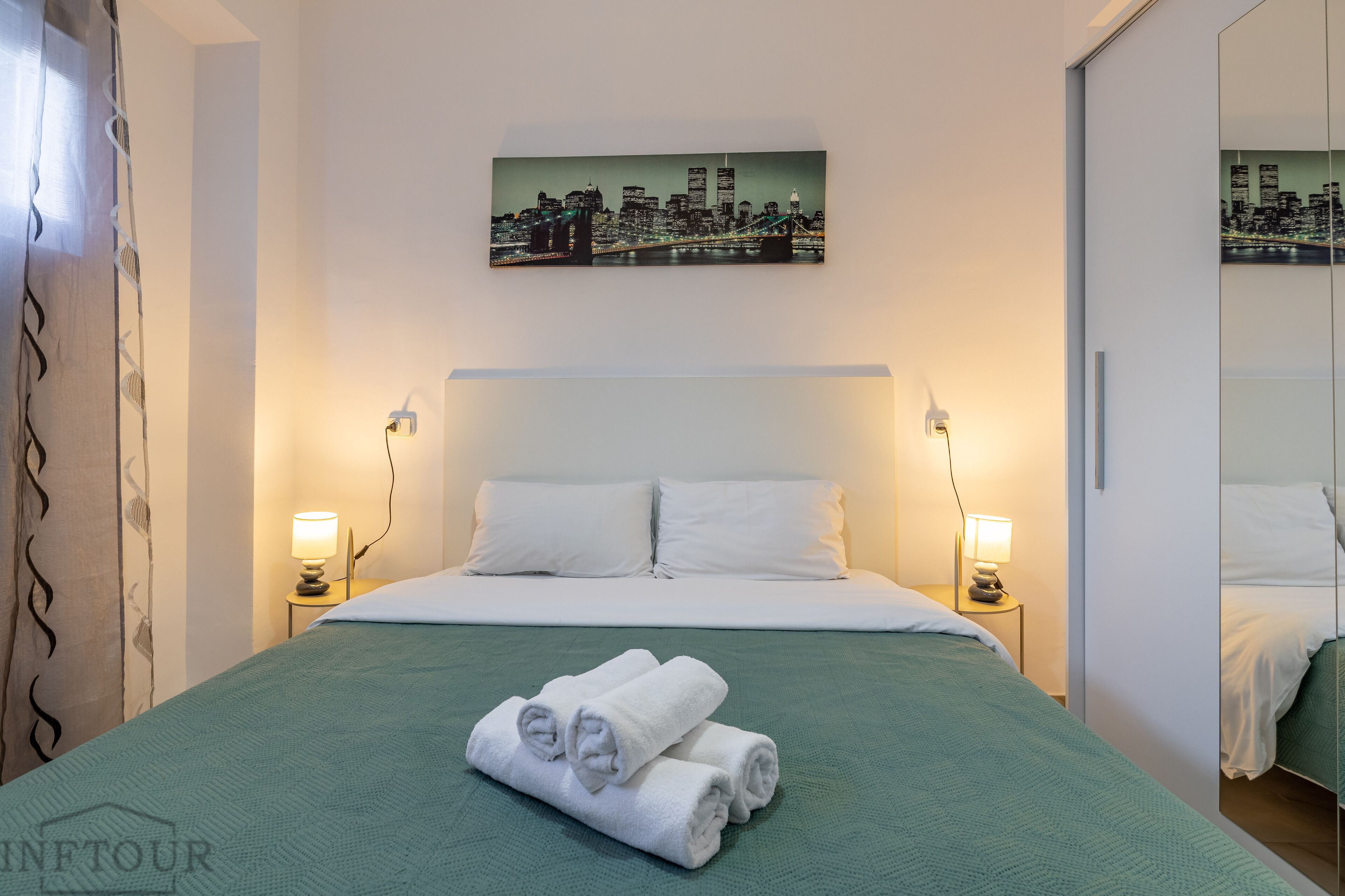 1 dormitorio, tabla de planchar con plancha, wifi y ropa de cama