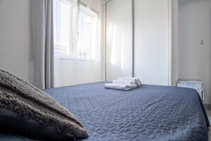 2 makuuhuonetta, silitysrauta/-lauta, ilmainen Wi-Fi, vuodevaatteet
