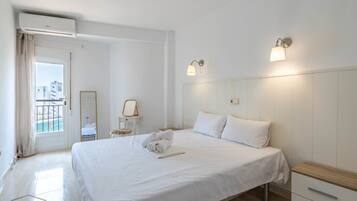 1 slaapkamer, een strijkplank/strijkijzer, gratis wifi, beddengoed