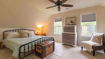 5 chambres, fer et planche à repasser, lit parapluie, Wi-Fi gratuit