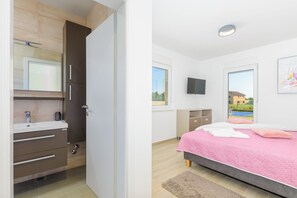 3 bedrooms, Internet