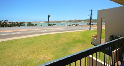 Riverview Holiday Apt Waterfront 26 - 1st Floor - Kalbarri WA