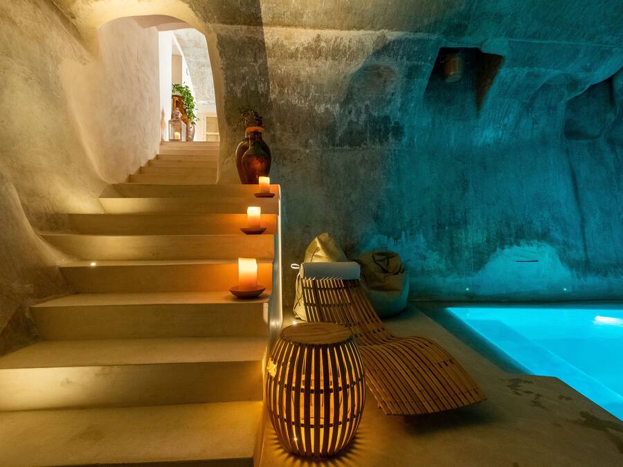 Couples treatment room(s), sauna, hot tub, steam room