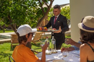 Free daily English breakfast