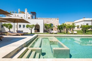 Outdoor pool, open 9:00 AM to 6:00 PM, pool umbrellas, pool loungers - Nohasi Palace (Galatina)
