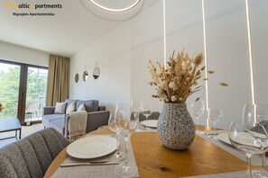 Deluxe Apartment | Living room | 42-inch LCD TV with digital channels, TV, heated floors - Baltic-Apartments - Apartamenty Kormoran (Swinoujscie)